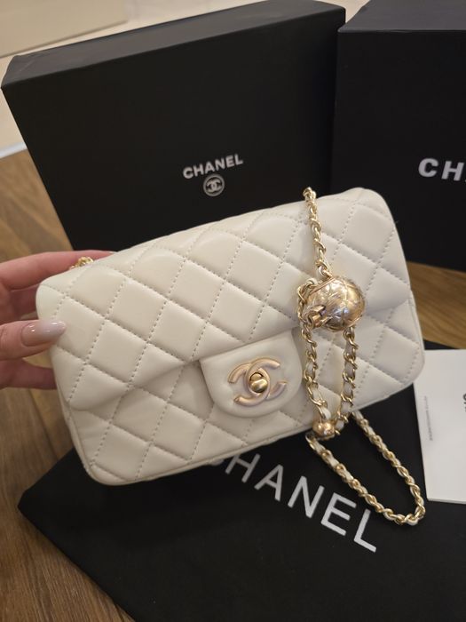 Налична чанта Chanel Mini square