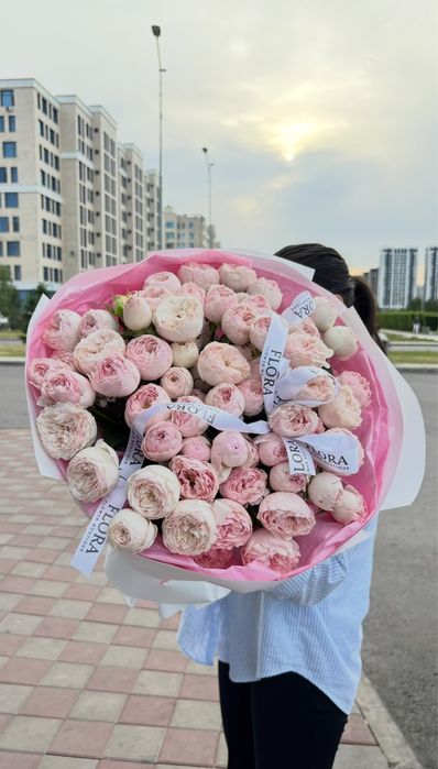 Продам букет из пионовидных роз