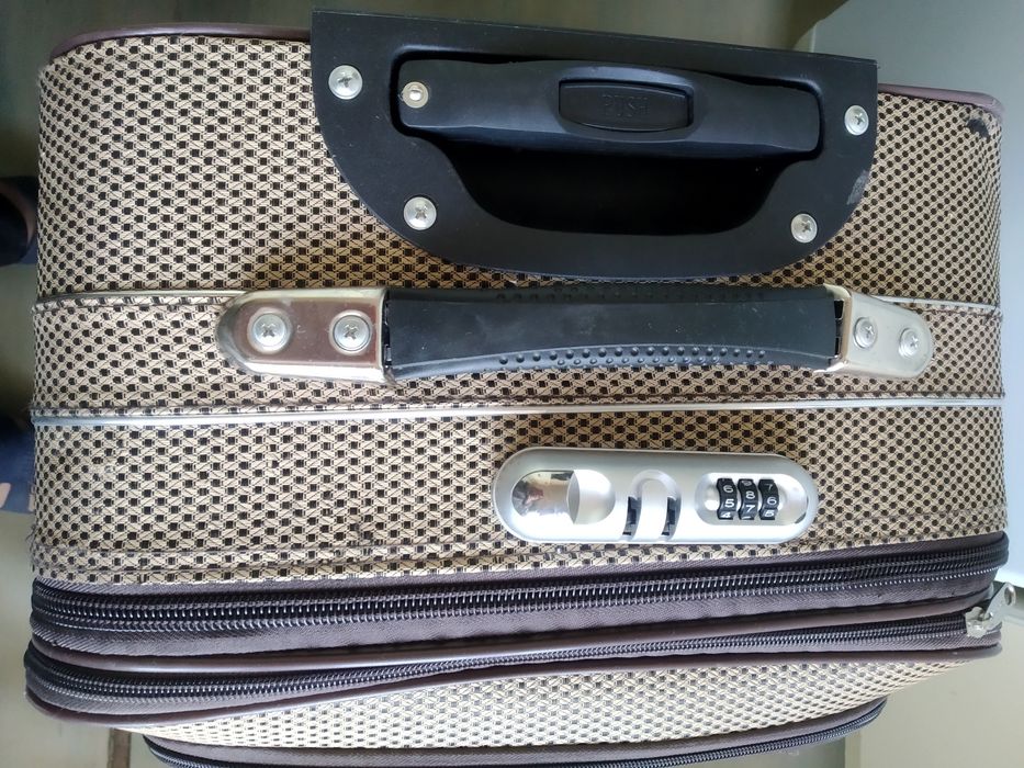 Продаётся чемодан