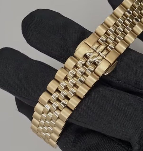 Часы швейцарские Jacques Du Manoir