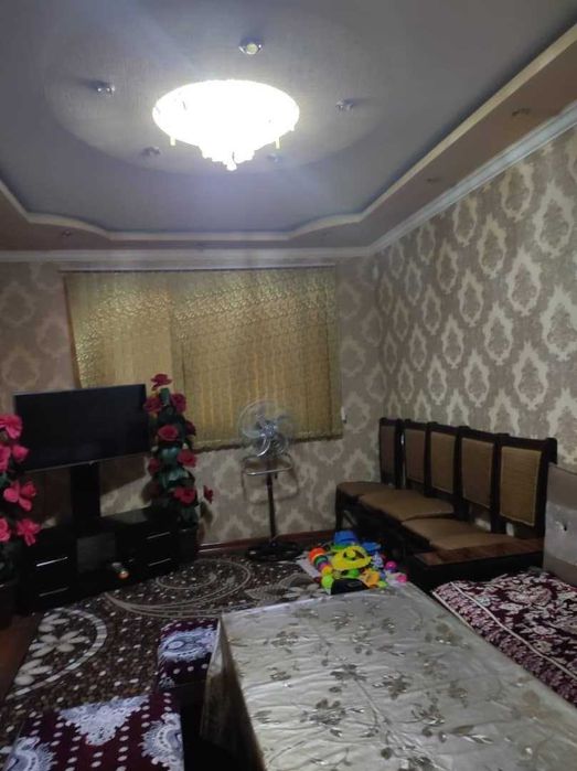 3 xonali kvartira g‘ishtli uy 1 qavatda joylashgan