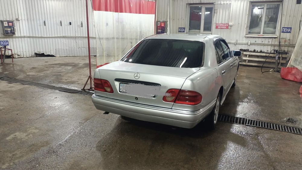 Продам Мерседес Е 210