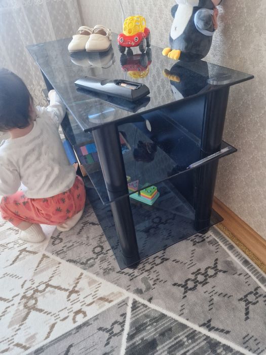 Продам стеклянный столик