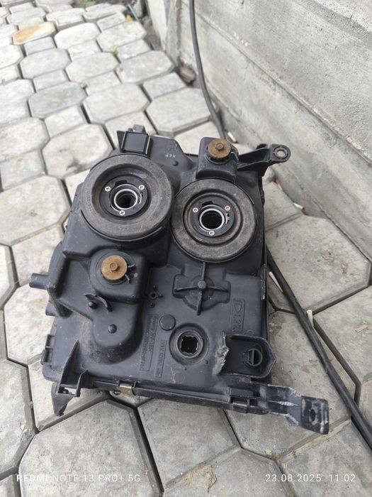 Продам фару Лаэнд Крузер 100правая