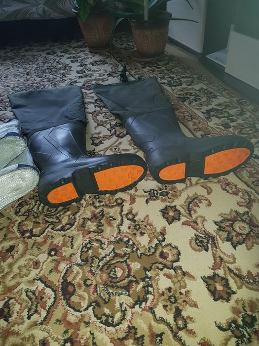 Продам сапоги болотные  новые