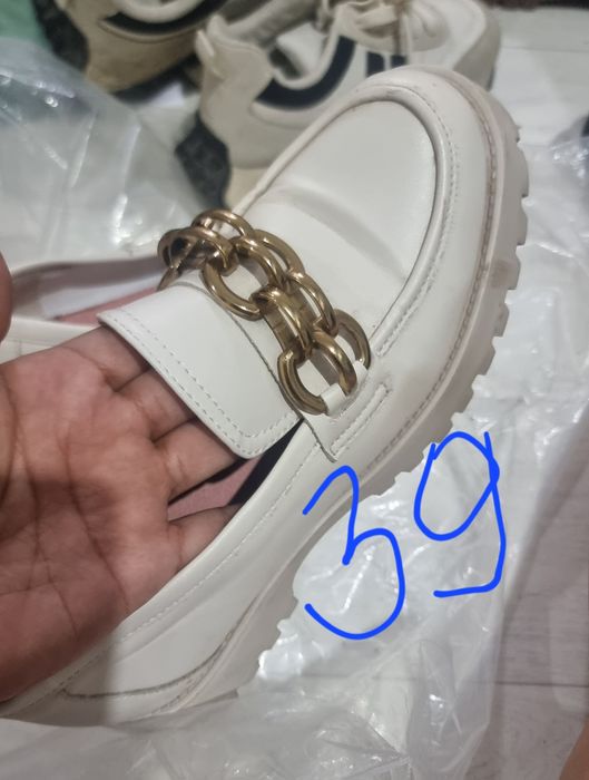 Отдам кроссовки срочно