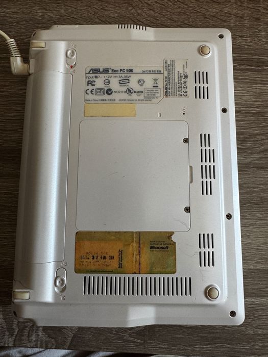 ASUS Eee PC 900 мини лаптоп с оригинално зарядно