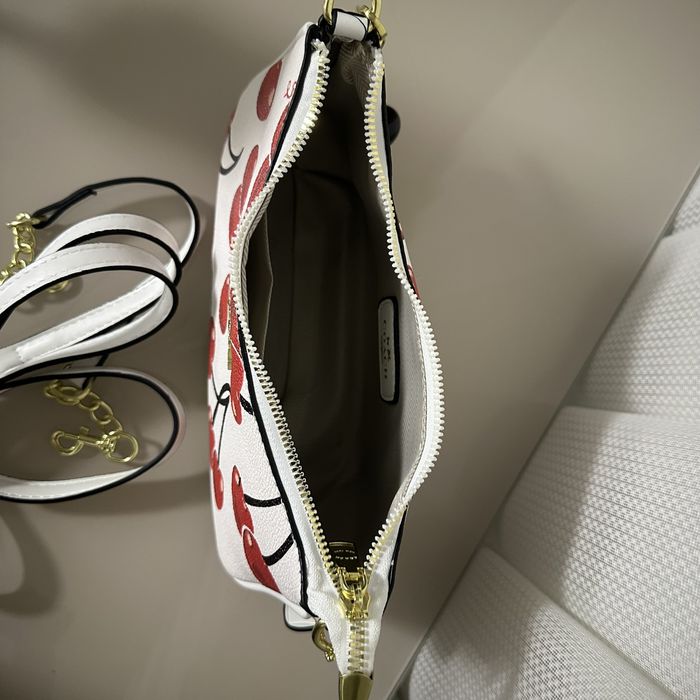 Дамска чанта на COACH