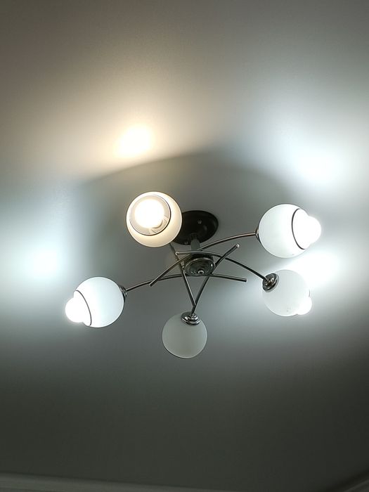 Продам люстру  в отличном состоянии