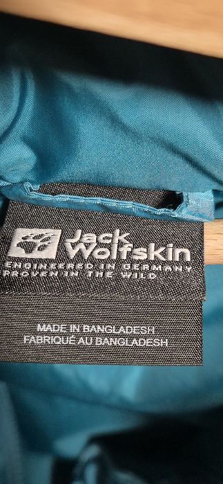 Vand geaca noua, Jack Wolfskin cu puf natural