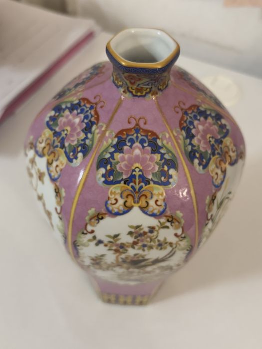 Декоративная керамическая ваза