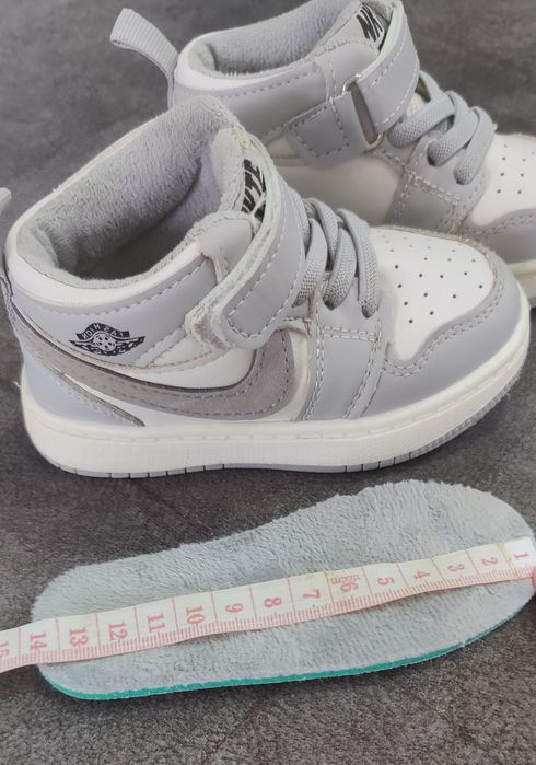 Продаются детские кросовки