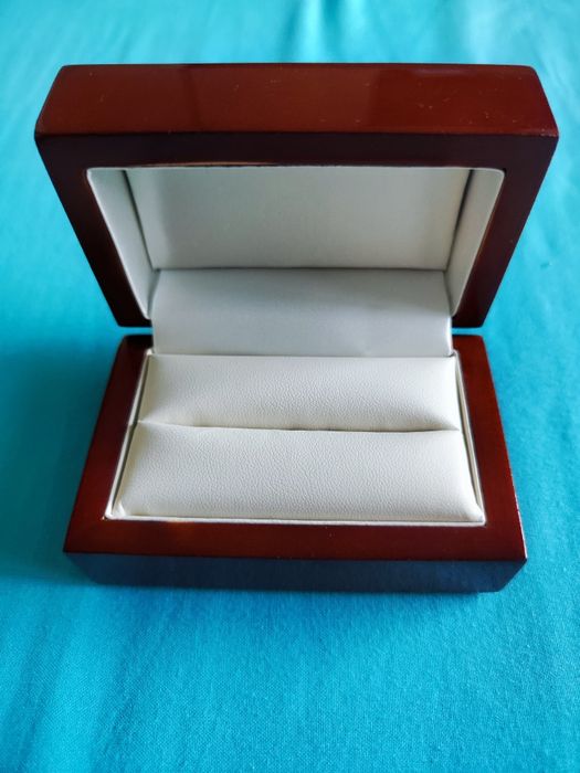 Луксозна кутия за брачни халки/пръстени