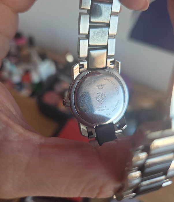 Vand doua ceasuri Tissot Cera T-Lady alb şi negru