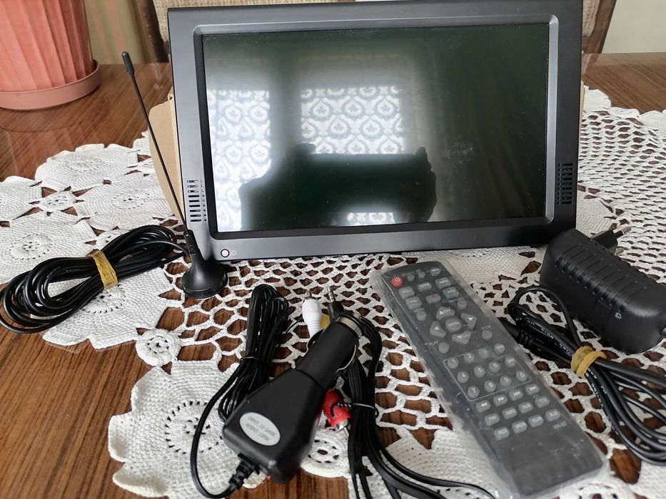 Продавам чисто новво ТВ   NVOX 10.1 ''с радио-- за кола дома вилата