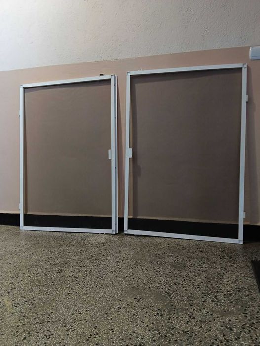 ПРОДАВАМ КОМАРНИЦИ НА ПАНТИ