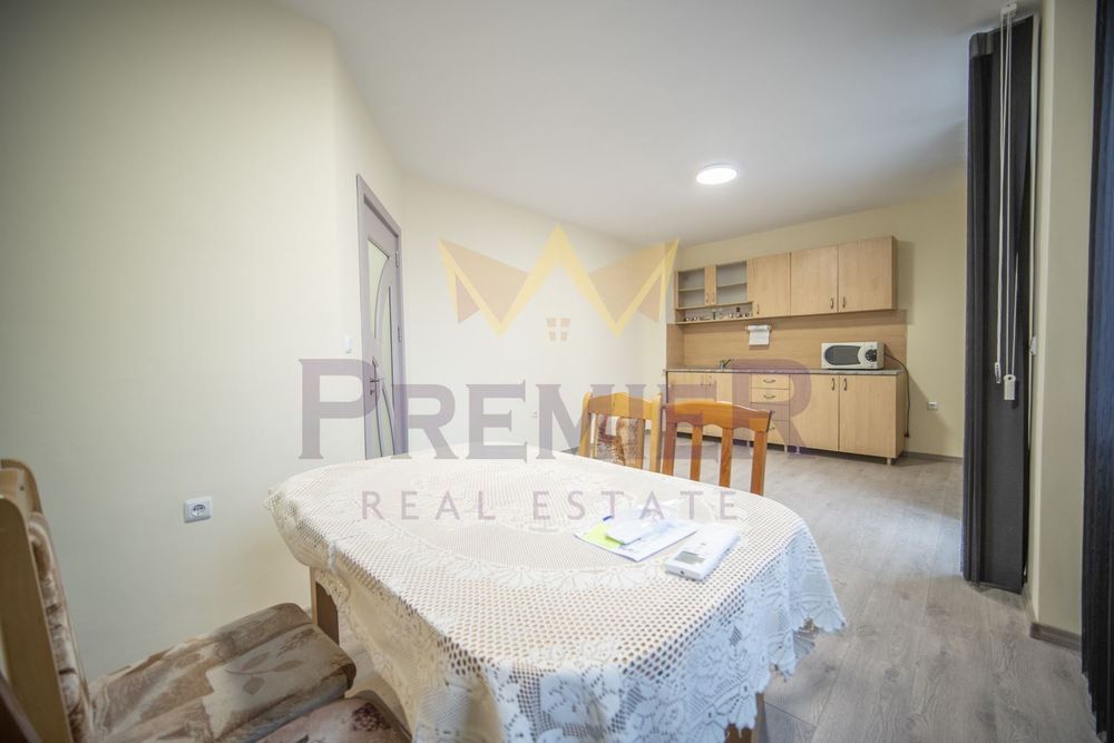 Дава се под наем Двустаен апартамент в Варна, Колхозен пазар - 76 кв.м за 306 € - Снимка #1