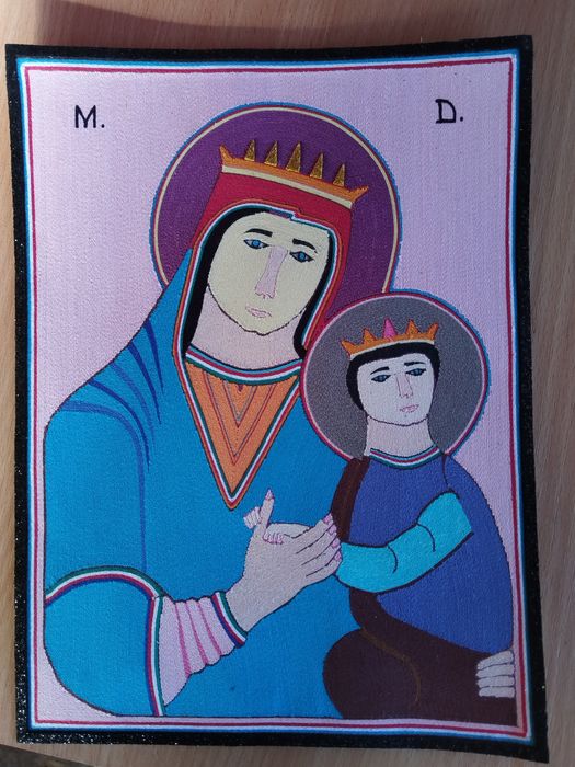 Icoane făcute manual cu multă trudă și răbdare.