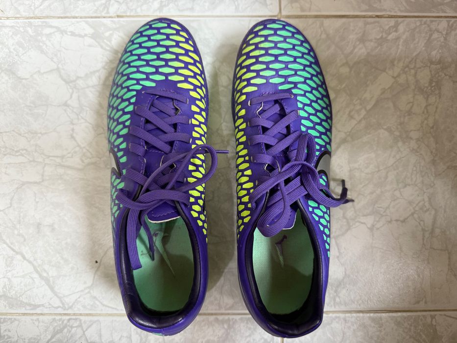 Мъжки обувки за футбол