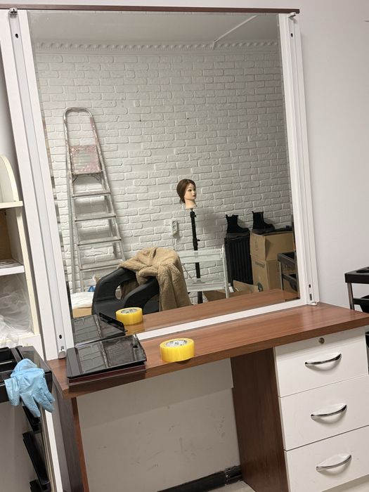 Продаются 2 зеркала с тумбой