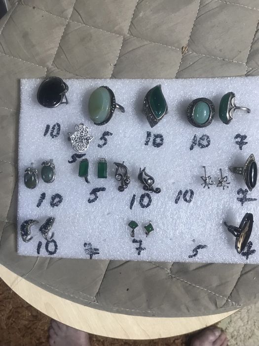 Бусы, серьги, кольца, броши