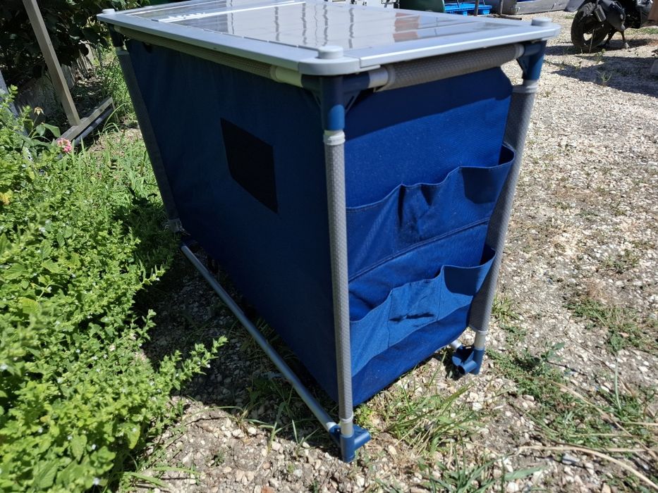 Къмпинг шкаф Berger. С отделение за мивка