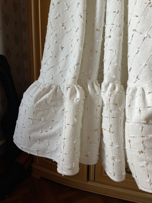 Белое вечернее платье