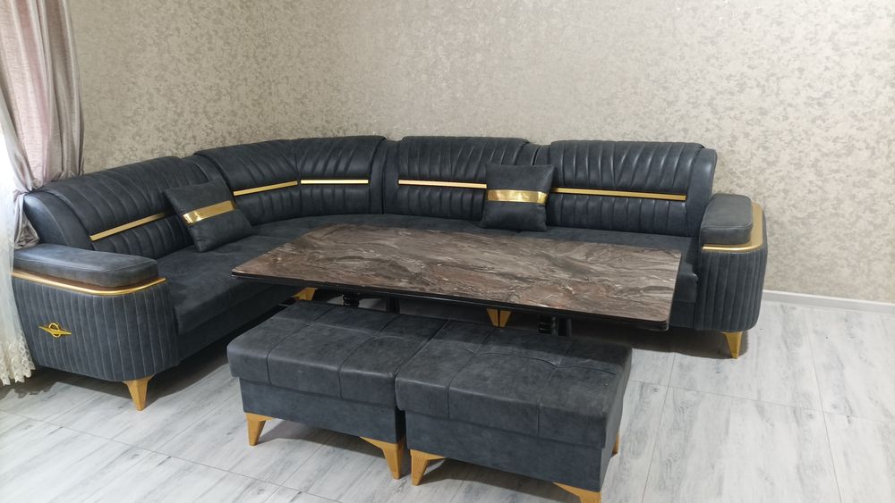 Кухонная мебель и стол