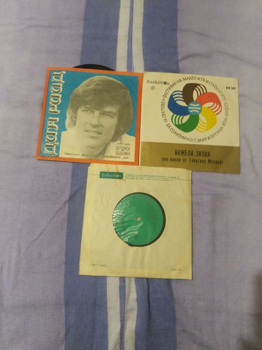 Стари грамофони плочи.