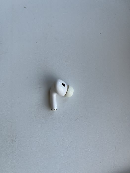 левый наушник airpods без кейса
