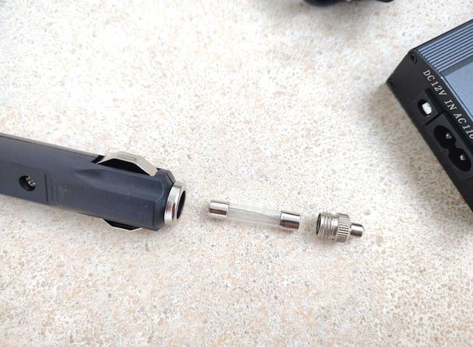 Sursa Alimentator Incarcator 220V Auto Laptop Monitor Universal 120W