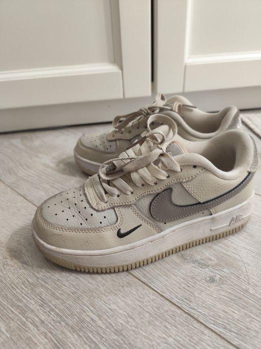 Кроссовки Nike женские.