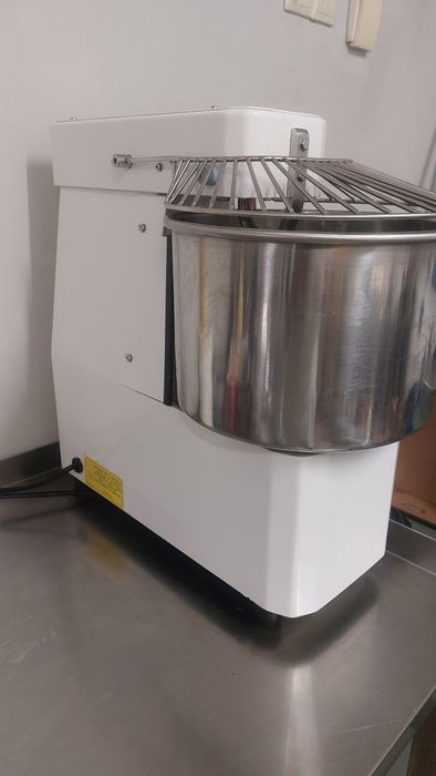 Спирална тестомесачка 10 литра