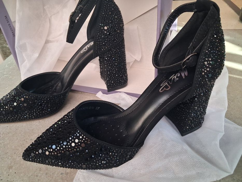 Pantofi eleganți noi