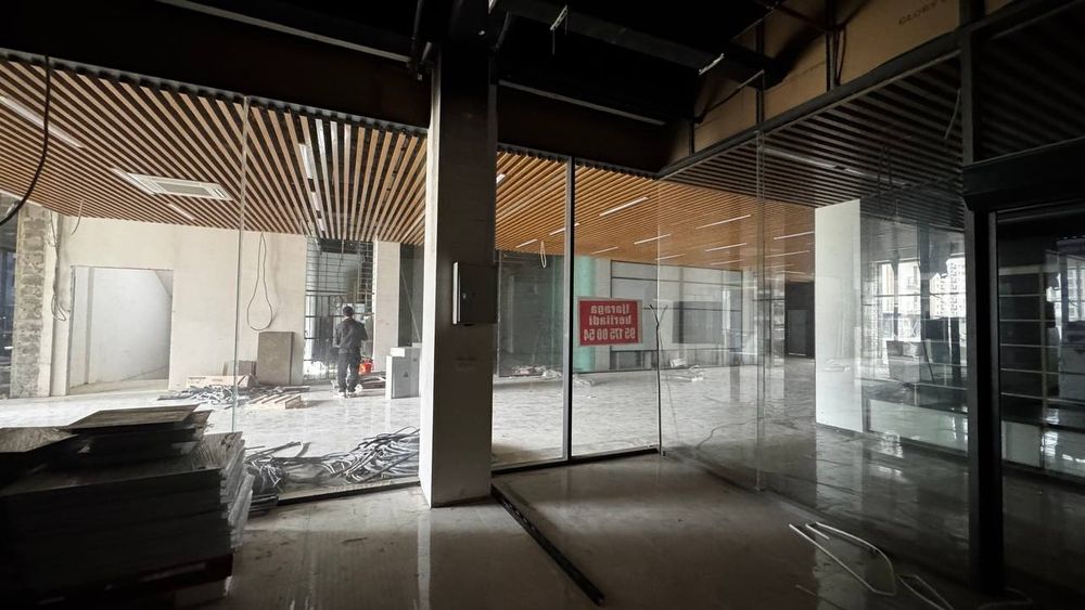 Сдается в Аренду  в Торговом Центре Сити  59м2  1 вый этаж