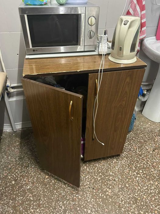 БЕСПЛАТНО Столик и тумбочка