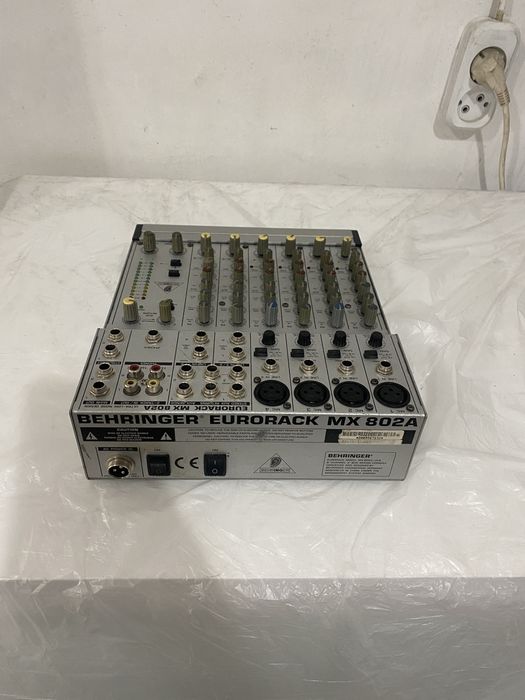 Микшерный пульт Behringer