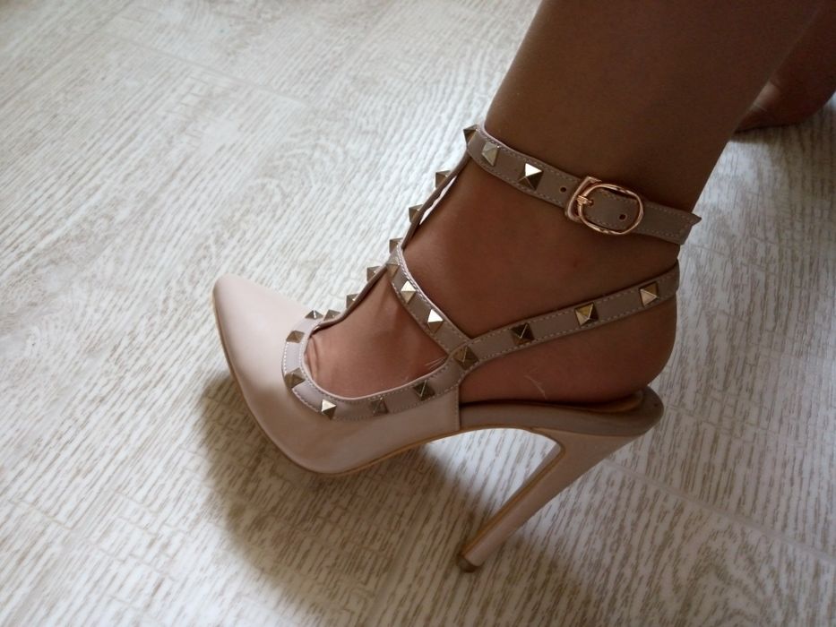 новые басоножки в отличном состоянии, подходят для высокого подьема но