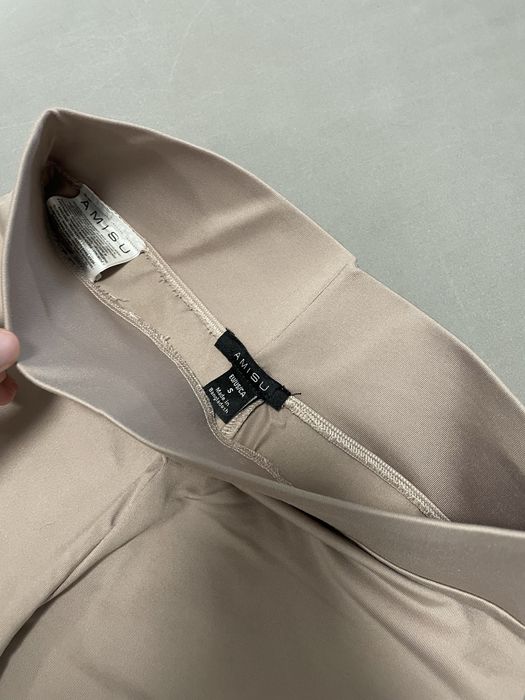 Pantaloni scurti Amisu