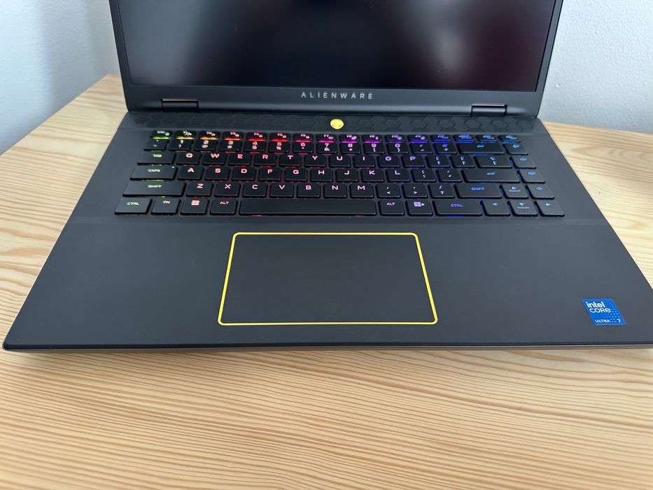 Alienware m16 R2