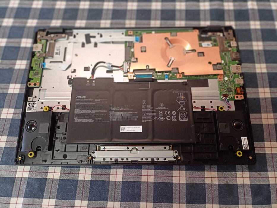 Elemente Asus E410m