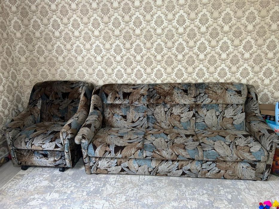 Продам диван с креслами