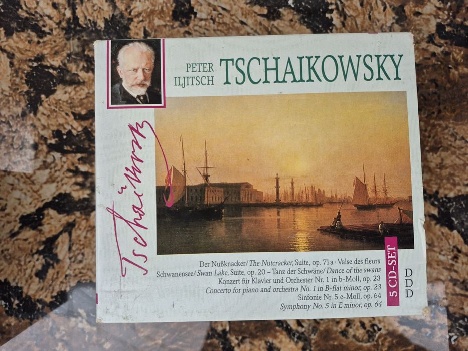 Vand Lot 20 CD cu muzică clasică mixta 

- Tot lotul de 24 CD cu muzic