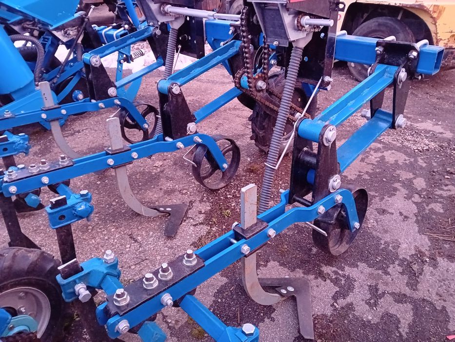 Piese Prasitoare / Cultivator 3 , 5 , 7 sectii cu fertilizare Mecanica Ceahlau Piatra Neamt