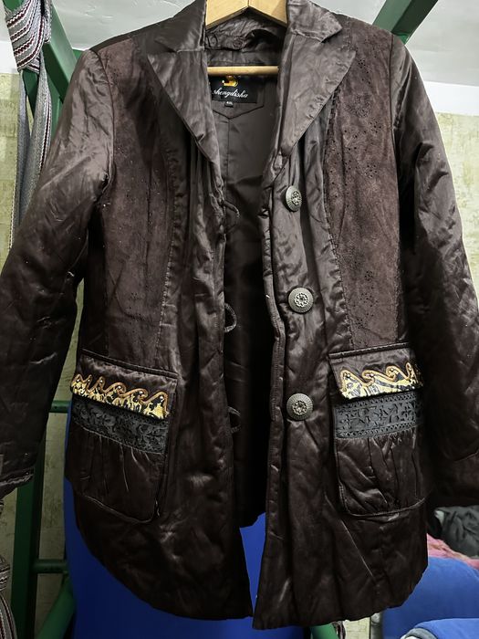 Продаются куртки б/у,2-кожаные.7-обычные.За все 200тысяч.