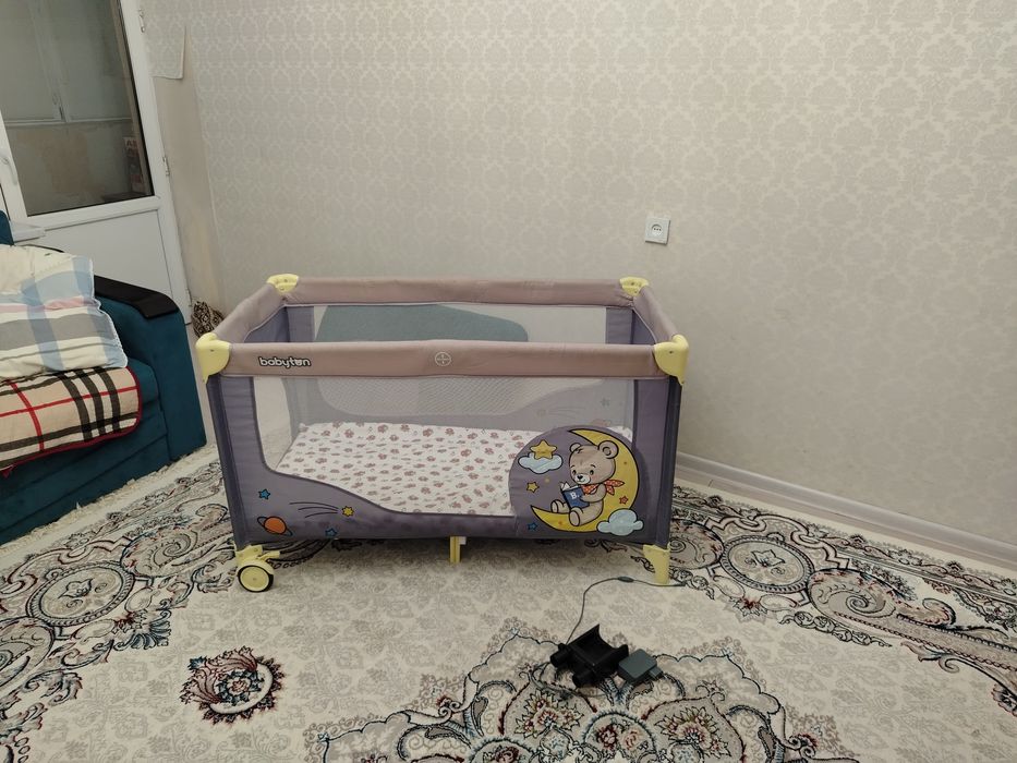 Продам манеж с новым матрасам