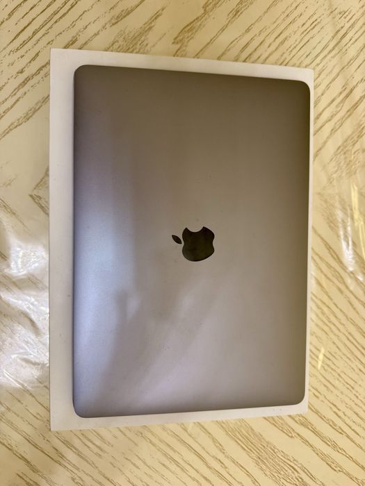 Mac Book Pro 2022 M2 8/256 ssd Ideal