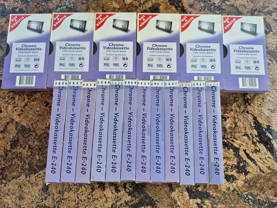 Vând lot 15 casete video VHS originale , 240 minute cu filme diferite