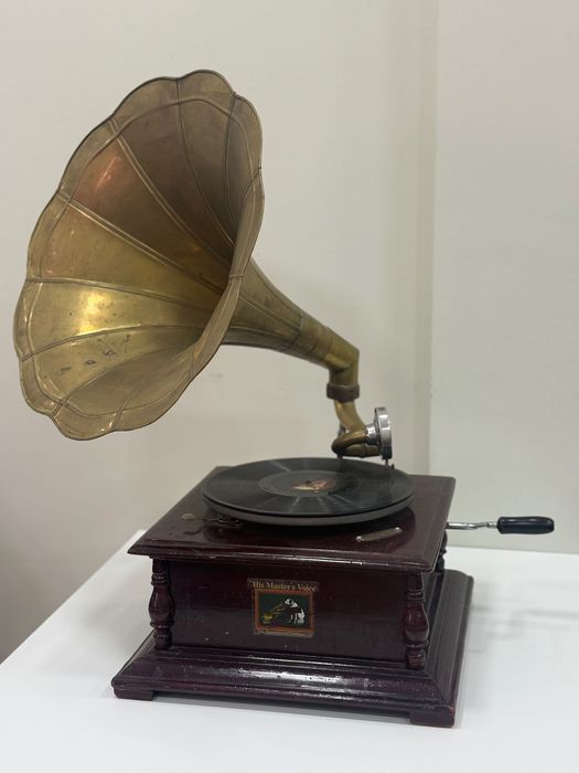 Стар грамофон His Master’s Voice