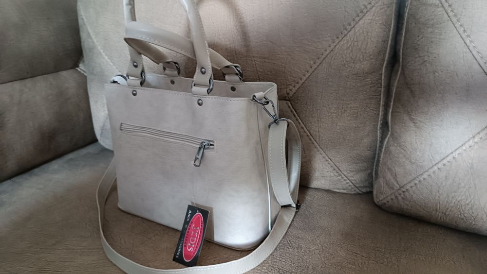 Дамска  компактна чанта